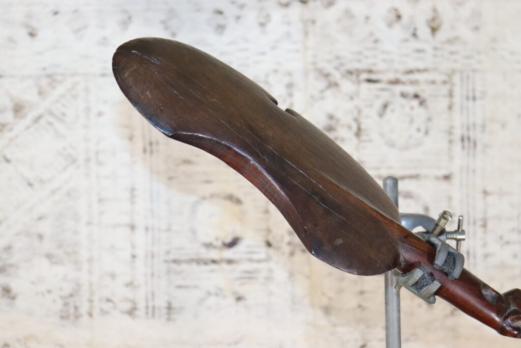 19th century Maori kotiate club, 19th century Maori weapon, Maori antique club, Maori artifact, Polynesian weapons and antiques gallery, Oceanic art antiques and weapons, Maori war club, 19ème siècle Maoris massue de guerre