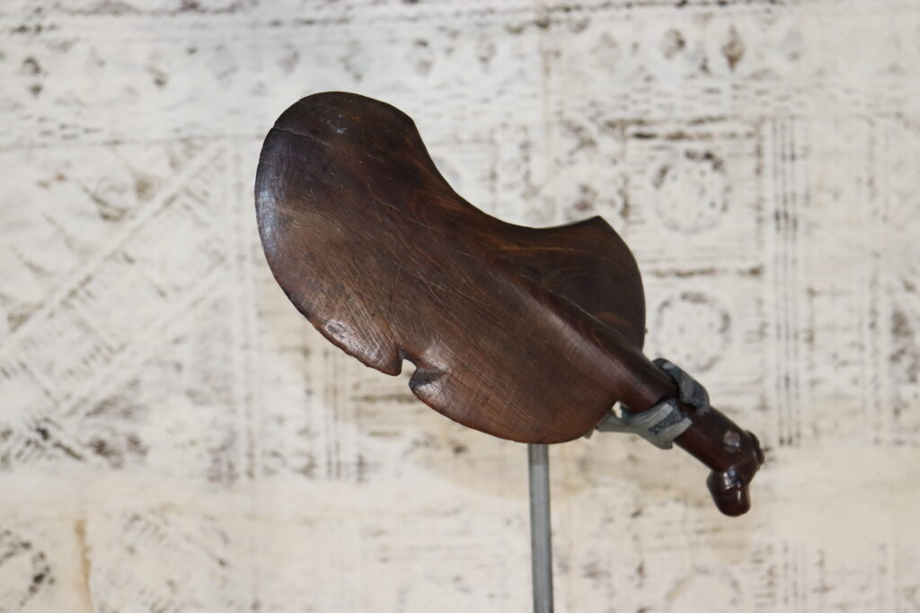 19th century Maori kotiate club, 19th century Maori weapon, Maori antique club, Maori artifact, Polynesian weapons and antiques gallery, Oceanic art antiques and weapons, Maori war club, 19ème siècle Maoris massue de guerre