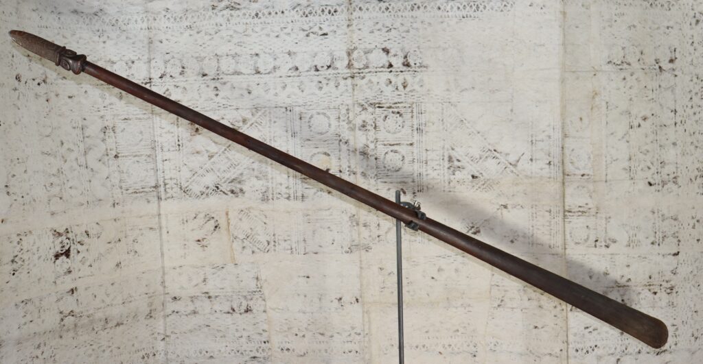 19th century Maori taiaha, Maori weapon, Maori war club, Maori tribal art antiques and weapons gallery, 19ème siècle Maoris massue de guerre