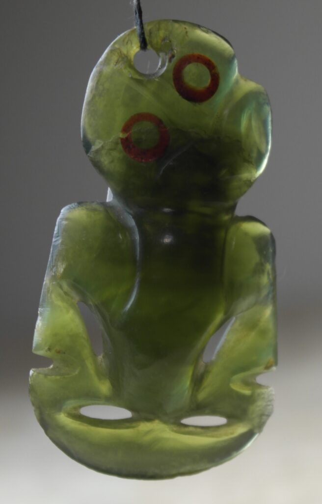 19th century Maori hei tiki, greenstone Maori hei tiki, Maori tribal art antiques and weapons gallery, 19ème siècle Maoris massue de guerre