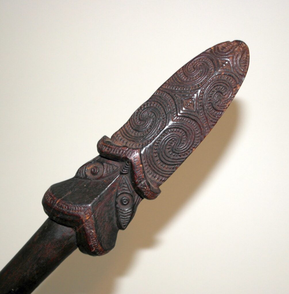 19th century Maori taiaha, Maori weapon, Maori tribal art antiques and weapons gallery,19ème siècle Maoris massue de guerre, Maori war club