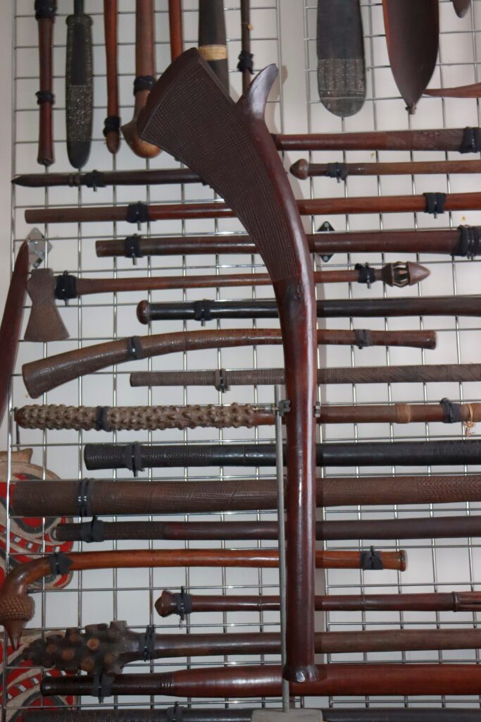 19th century Fijian Sali club, Fijian war club, Fijian tribal art antiques and weapons gallery