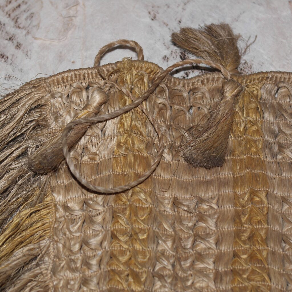 19th century Maori kete muka, Maori antique, Maori tribal art antiques and weapons gallery,19ème siècle Maoris massue de guerre, buying and selling Maori clubs, artifacts and weapons