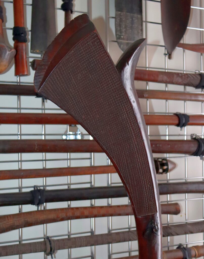 19th century Fijian Sali club, Fijian war club, Fijian tribal art antiques and weapons gallery