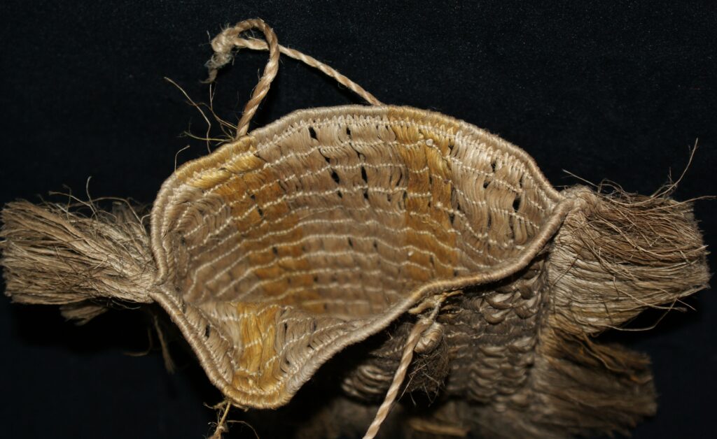19th century Maori kete muka, Maori antique, Maori tribal art antiques and weapons gallery,19ème siècle Maoris massue de guerre, buying and selling Maori clubs, artifacts and weapons