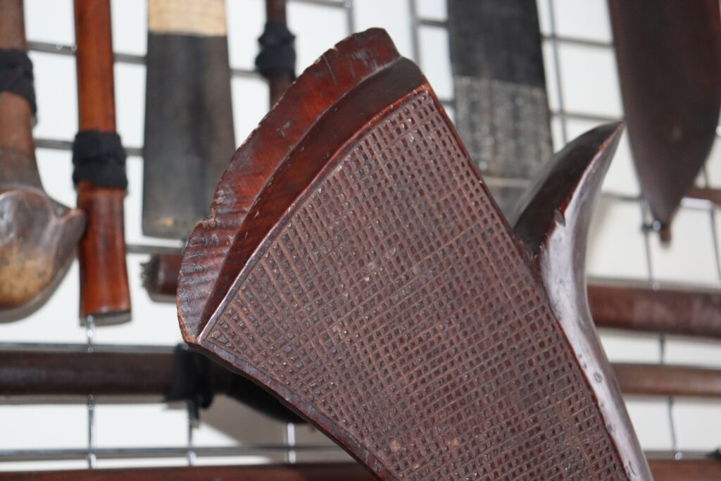 19th century Fijian Sali club, Fijian war club, Fijian tribal art antiques and weapons gallery