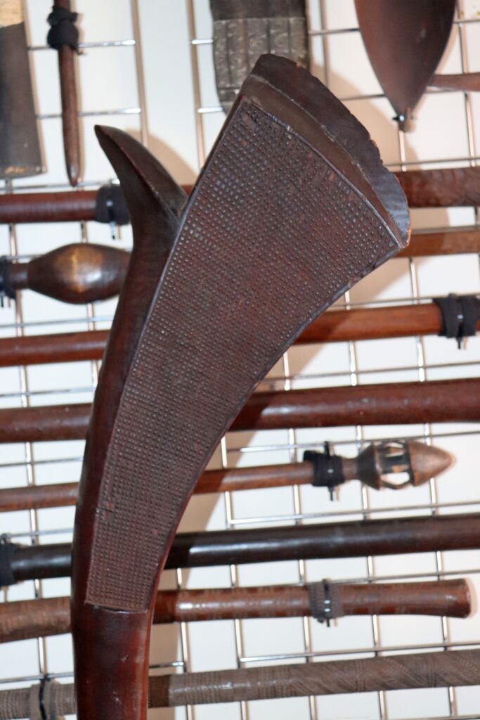 19th century Fijian Sali club, Fijian war club, Fijian tribal art antiques and weapons gallery