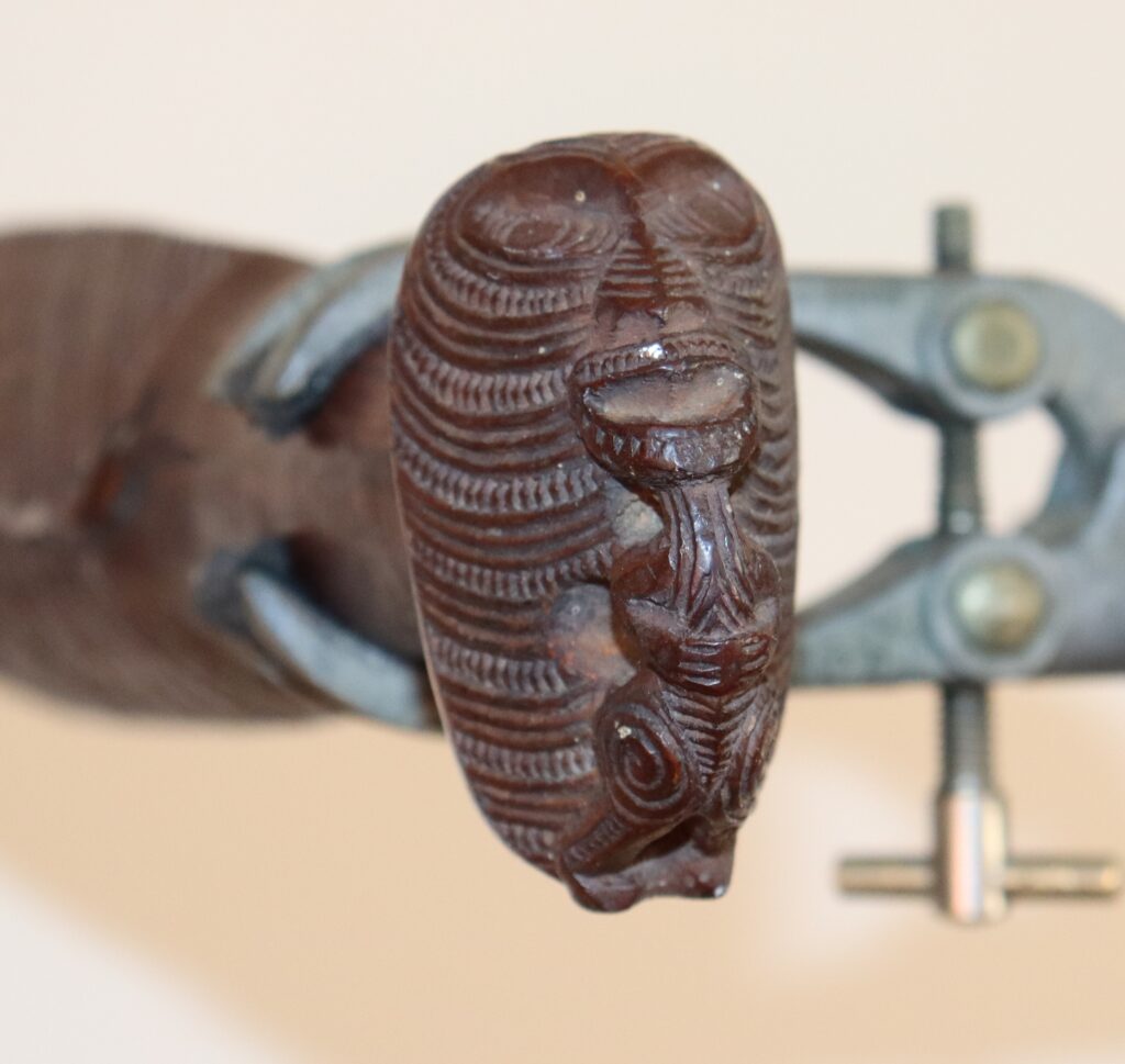 19th century Maori patuki club, Maori war club, Maori tribal art antiques and weapons gallery, 19ème siècle Maoris massue de guerre, buying Maori clubs