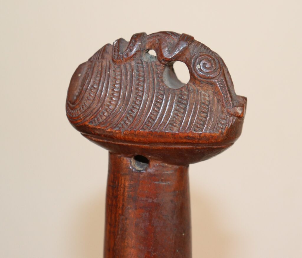 19th century Maori patuki club, Maori war club, Maori tribal art antiques and weapons gallery, 19ème siècle Maoris massue de guerre, buying Maori clubs
