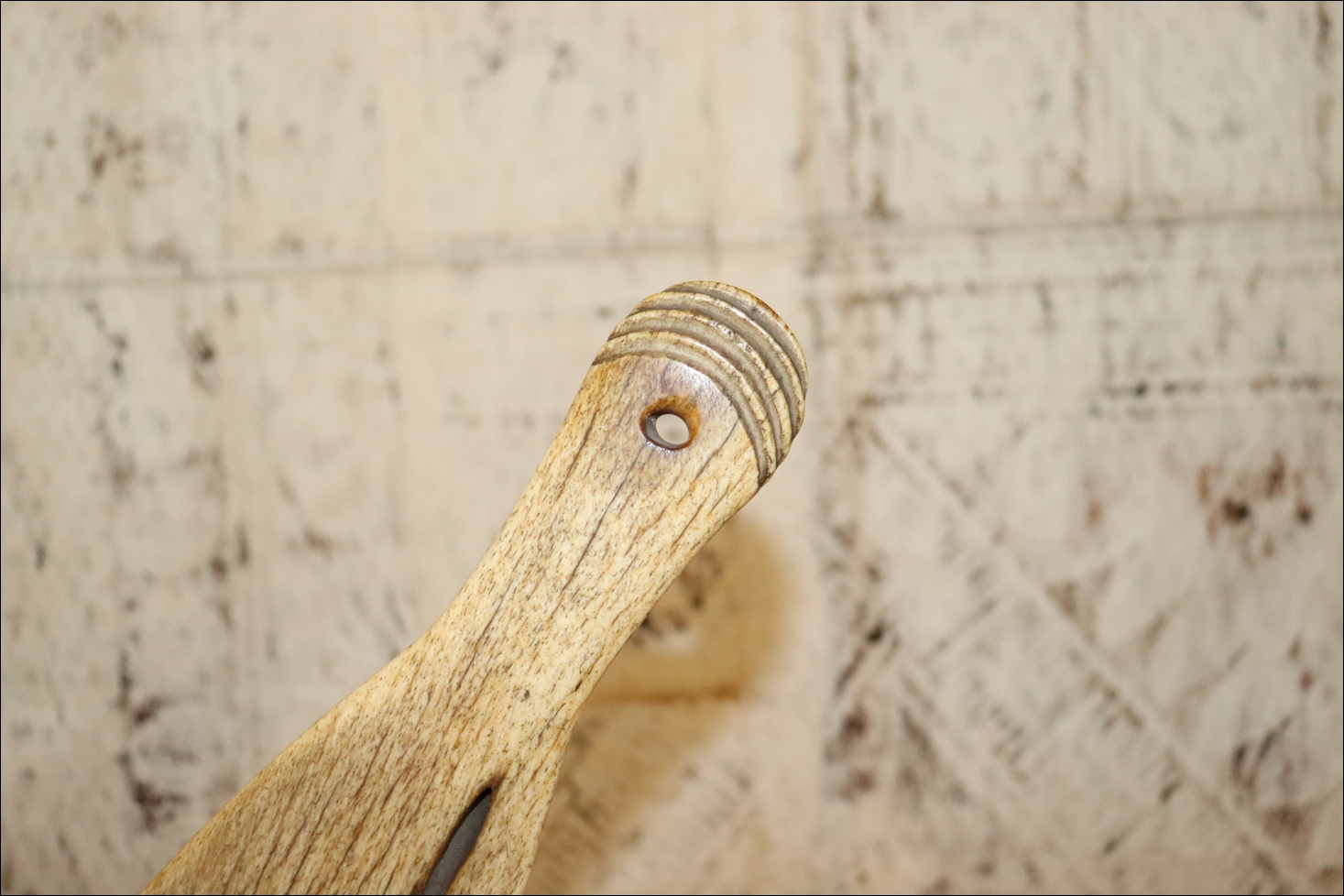 19th century Maori whalebone patu paraoa, 19th century Maori hand club patu, Maori whalebone club, Maori weapon, antique Maori whalebone patu paraoa, Maori artifact, Maori war club, antique Maori club, Oceanic tribal art antiques and weapons gallery, Polynesian tribal art antiques and weapons gallery, ethnographic tribal art antiques and weapons gallery, Maori war club, 19ème siècle Maoris massue de guerre, looking to buy tribal antiques art and weapons, buying Maori antiques, buying Maori clubs and artifacts