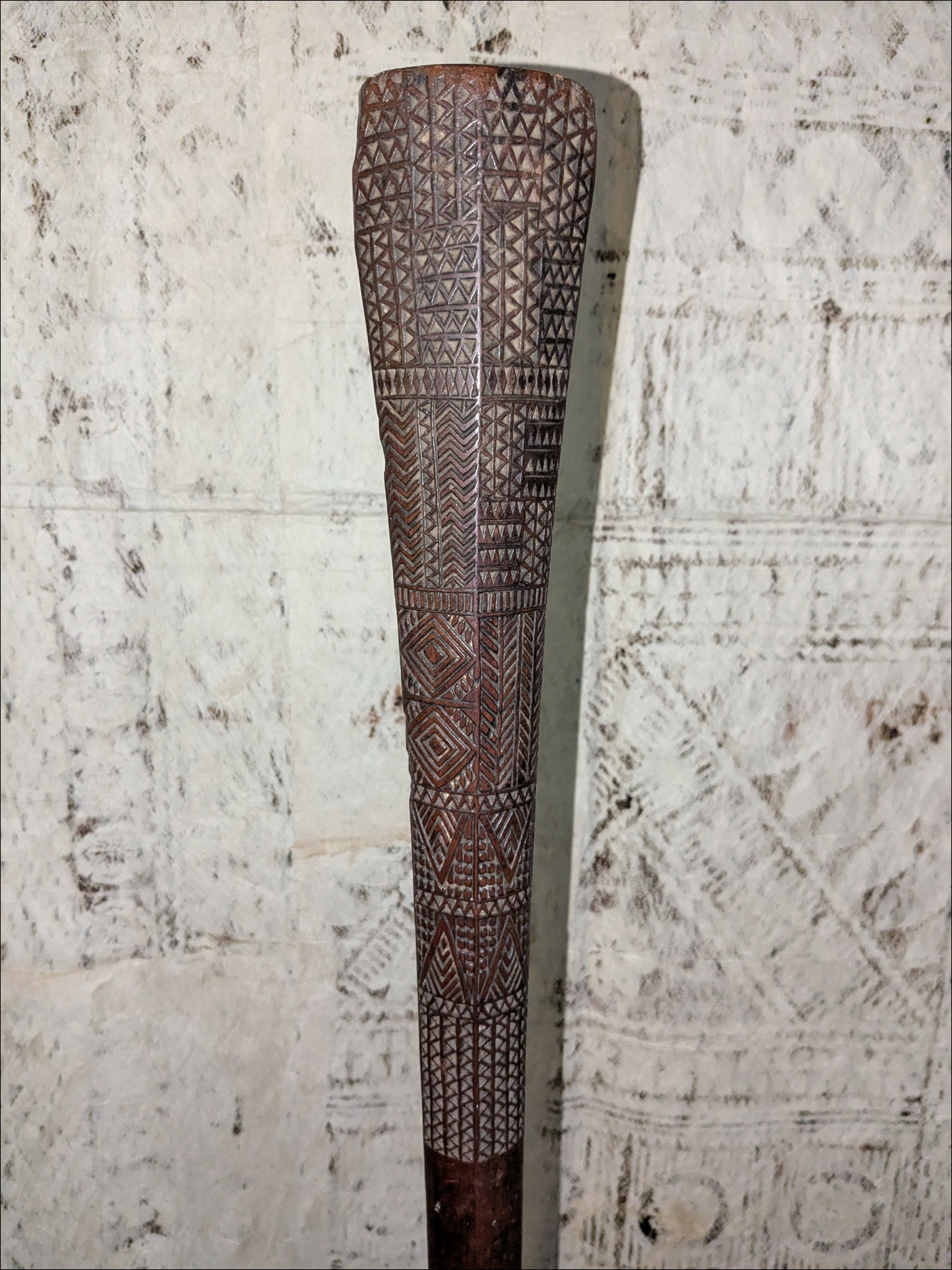 19th century Tongan club Akau tau, apa apai club, 19th century Polynesian art and weapons, Ethnographic antiques, artifacts and weapons, 19th century Tongan war club, 19th century Tongan art antiques and weapons, Tongan antique, 19th century Tongan artifact, Polynesian tribal art antiques and weapons gallery, Oceanic tribal art antiques and weapons gallery, ethnographic tribal art antiques and weapons gallery, 19ème siècle Tongan massue de guerre, looking to buy Tongan and Samoan tribal antiques art and weapons, buying Tongan and Samoan antiques, buying Tongan and Samoan clubs artifacts and weapons, buying Tongan and Samoan antiques